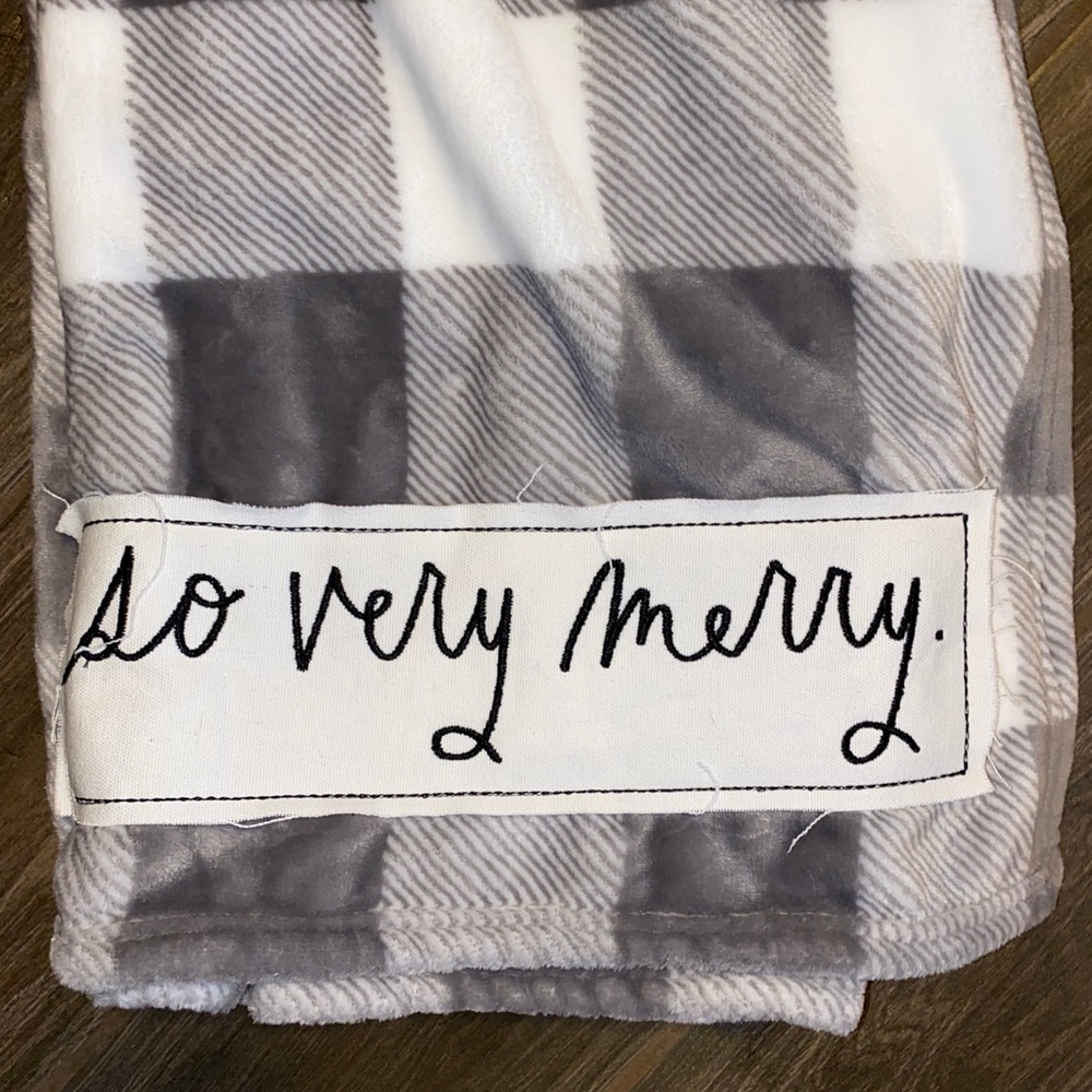 NWT Rae Dunn Buffalo Plaid SO VERY MERRY Throw - Picture 2 of 5